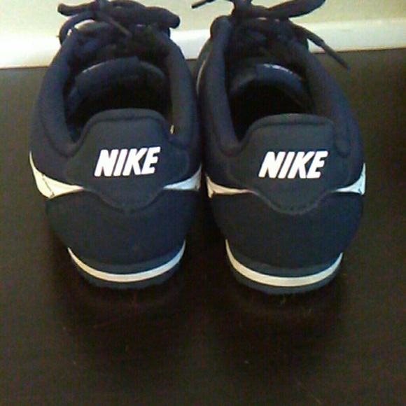 Nike Low Tops - Picture 3 of 3